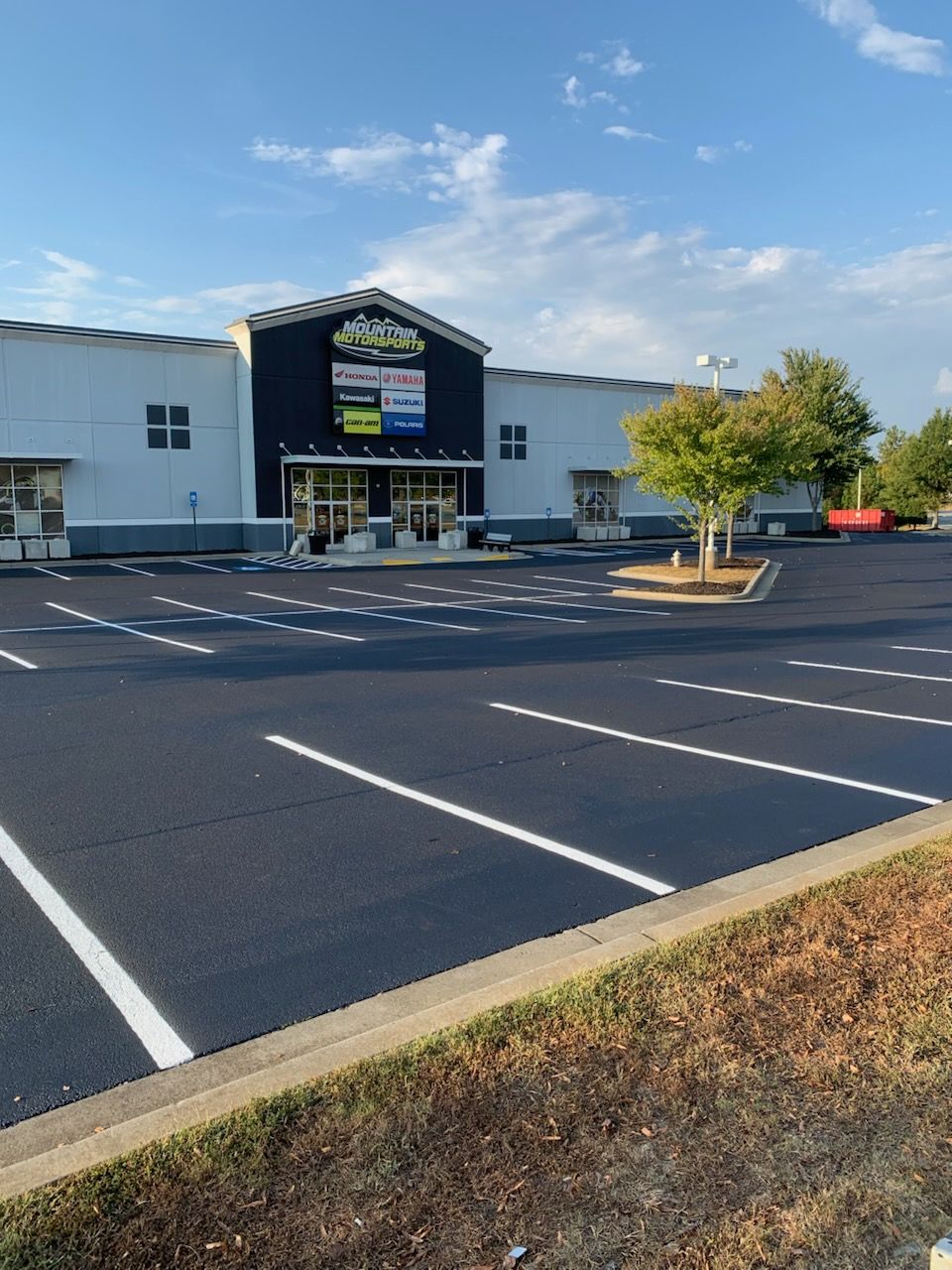 Exterior view of Advance Auto Parts store with a large, paved parking lot.