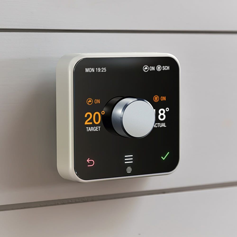 Smart thermostat with a dial, displaying target and actual temperatures.