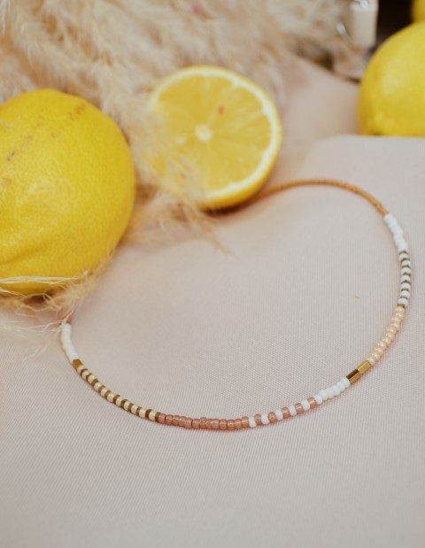 Perfect white choker