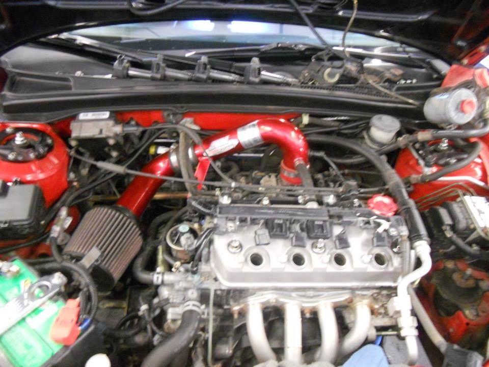 Engine Bay of a Honda Civic | Tumwater Automotive