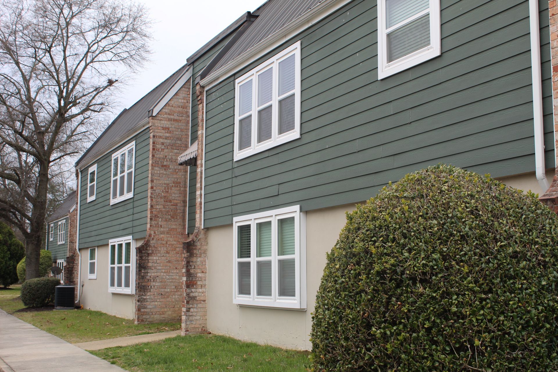 cedarwood manor building exterior