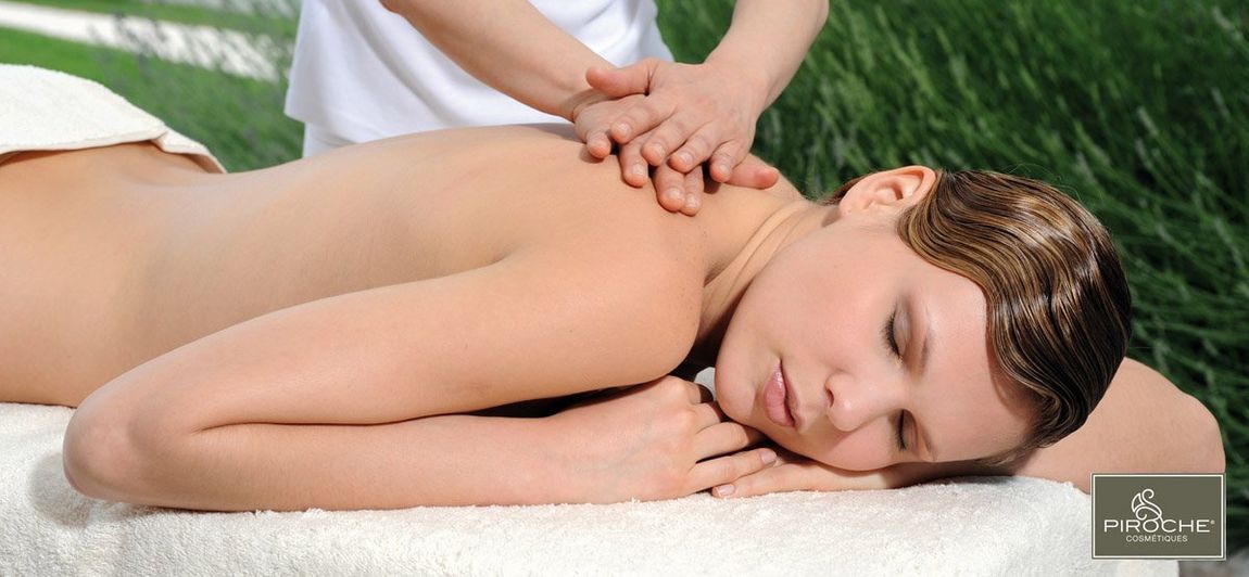 Donna durante massaggio rilassante