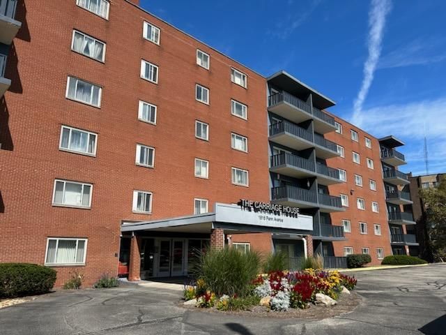 A large brick building with a lot of windows and balconies