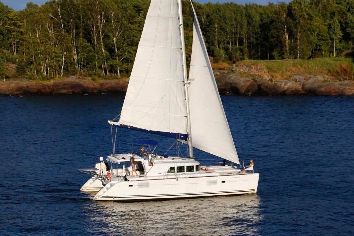 aQuablue charter catamaran sailing in Helsinki