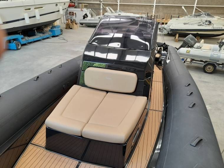 RIB boat aQuablue Charter