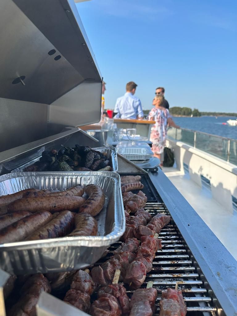 Barbecue at aQuablue Charter motor boat