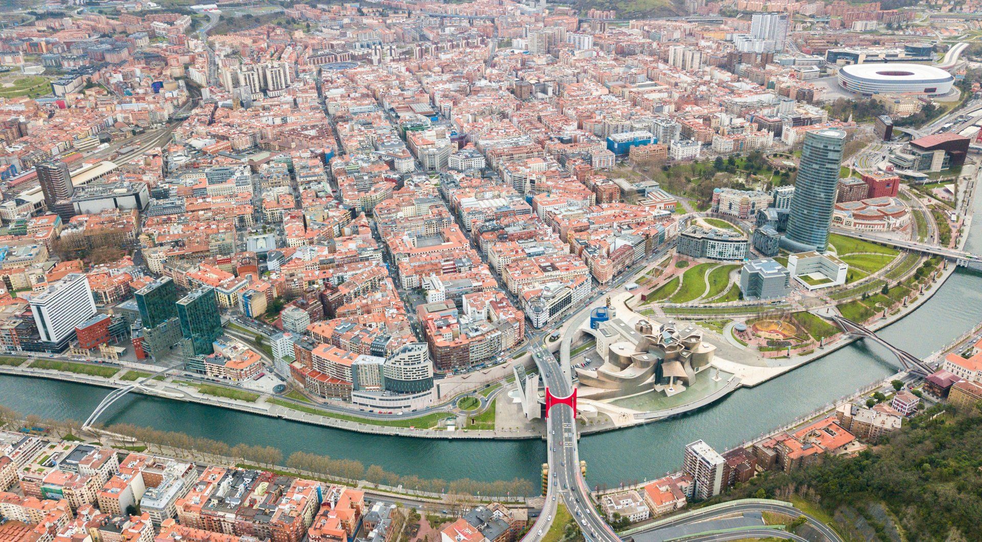 LA CARRERA · TotalEnergies Bilbao Night Marathon