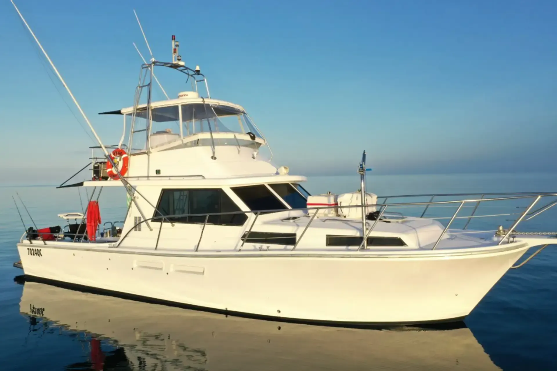 White Fishing Boat on Calm Water, with Fishing Rods And Clear Blue Sky  — Whitsunday Fishing Charters In Airlie Beach, QLD