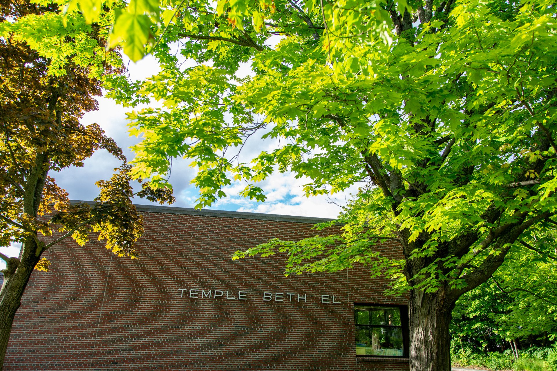 Photo of exterior of Temple Beth El