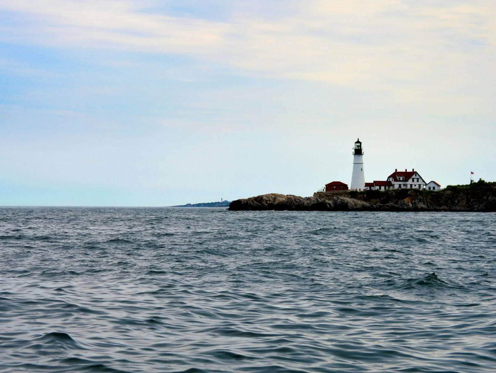 A wide shot of the Portland Headlight Lighthouse and the ocean