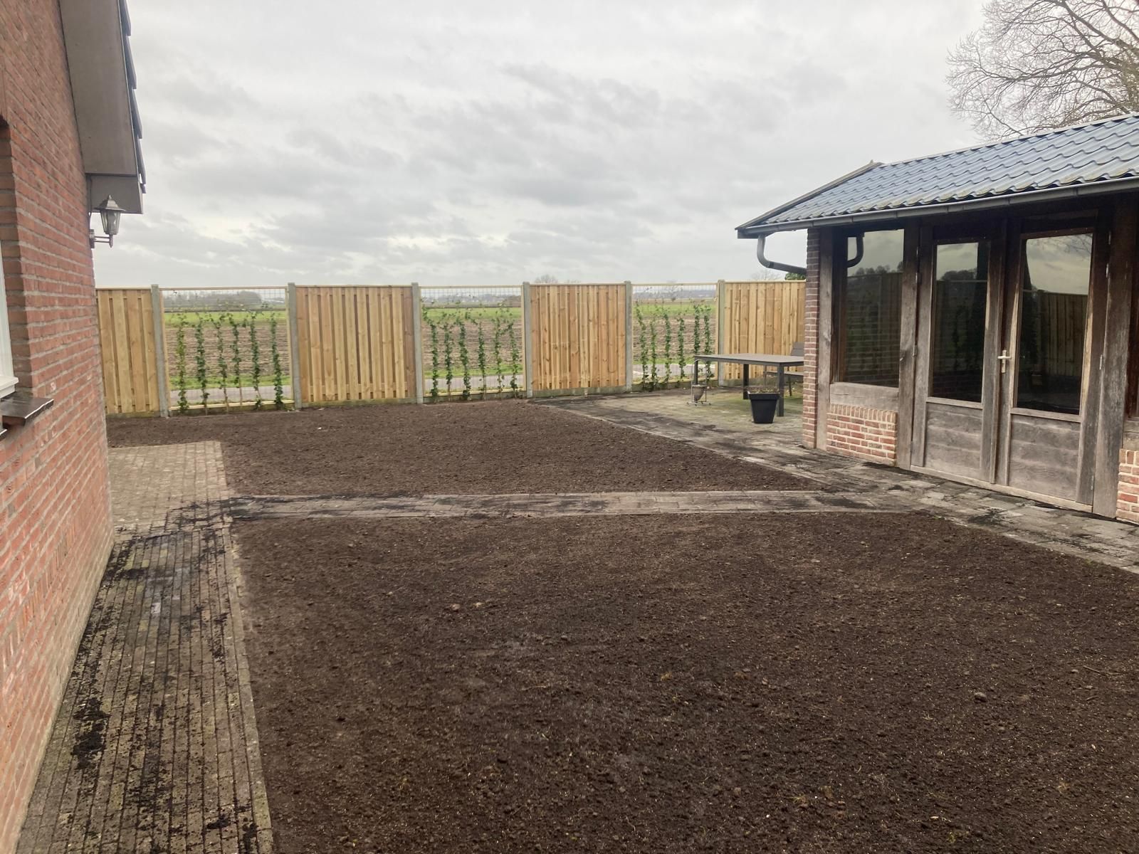 Plaatsen schutting in Westerhaar