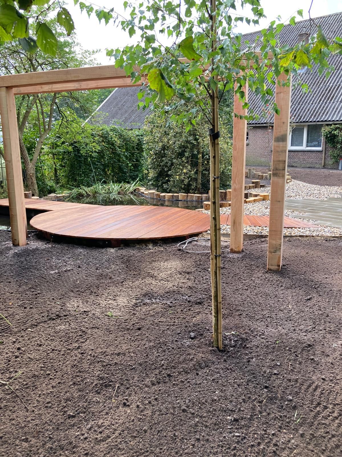 Tuinaanleg in Dedemsvaart met folie vijver