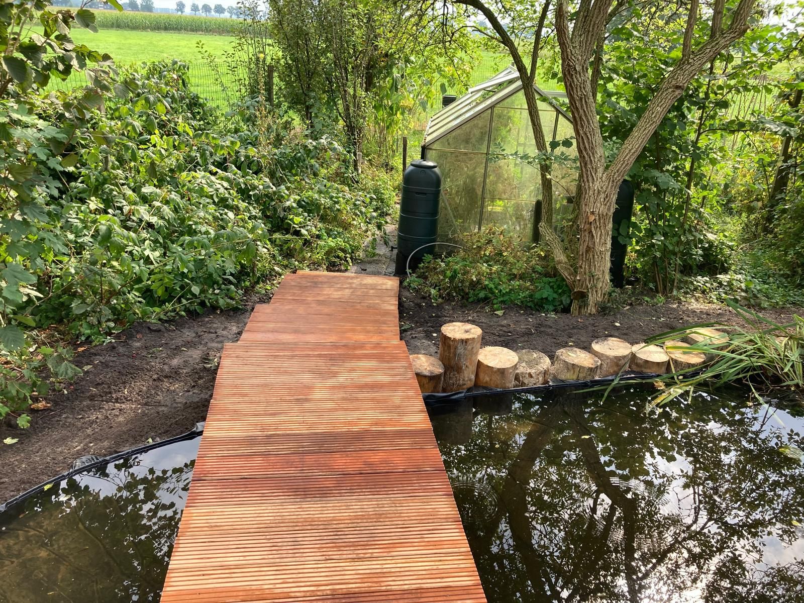 Tuinaanleg in Dedemsvaart met folie vijver