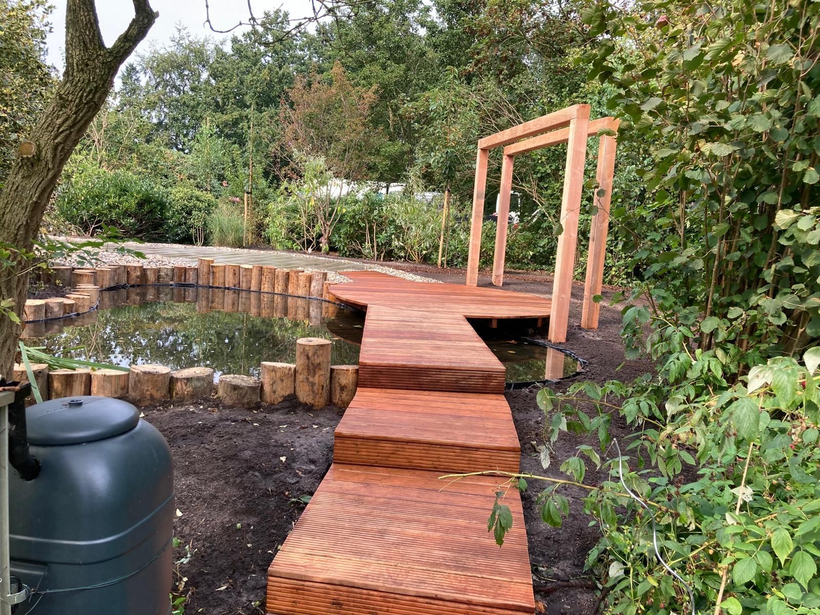 Tuinaanleg in Dedemsvaart met folie vijver