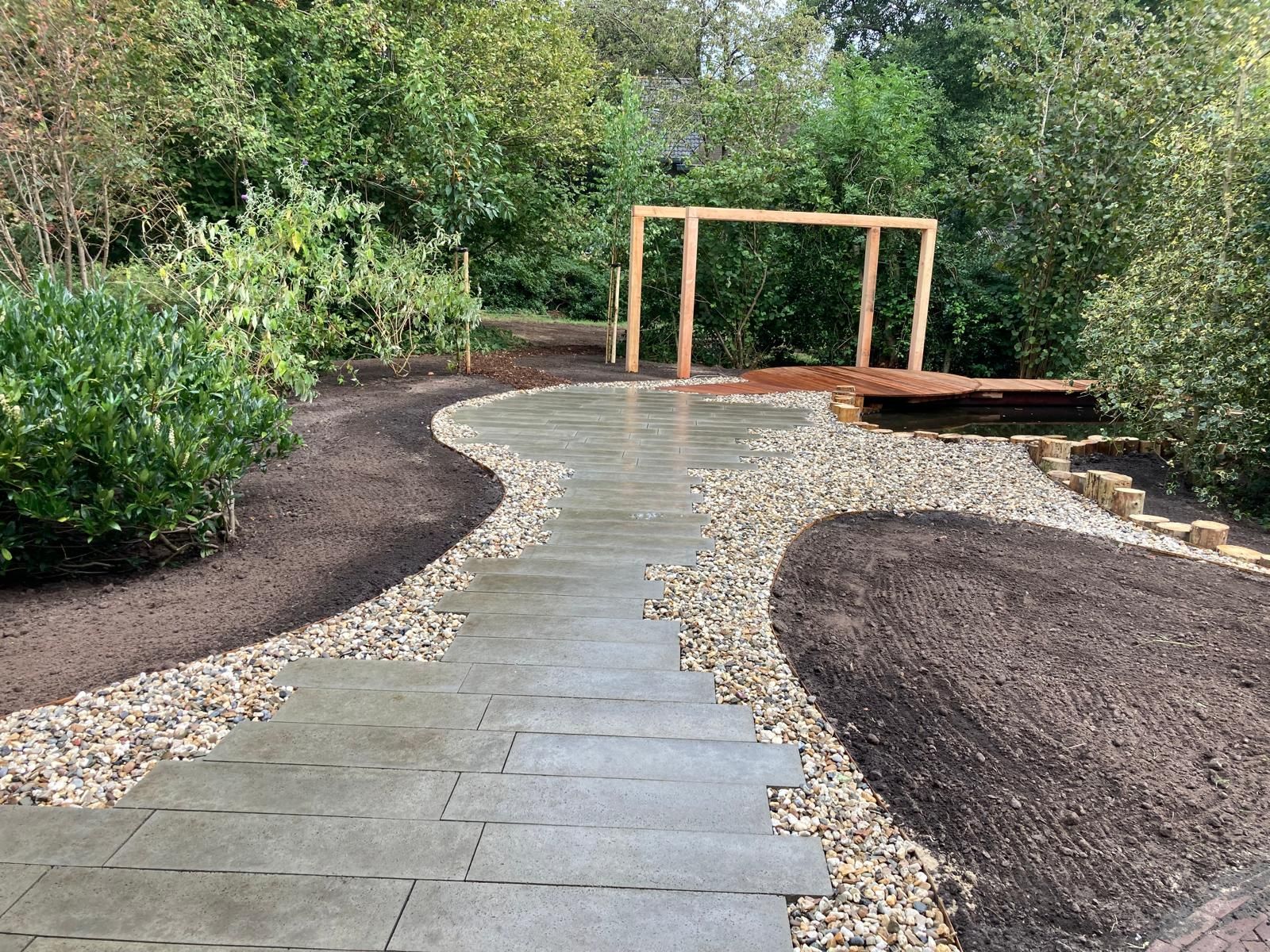 Tuinaanleg in Dedemsvaart met folie vijver