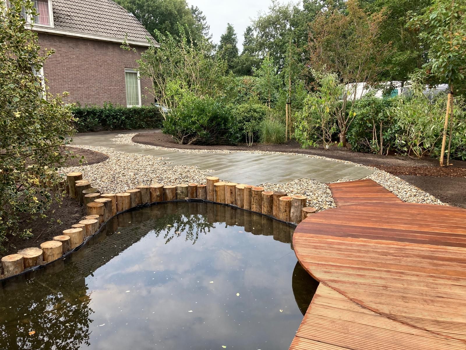 Tuinaanleg in Dedemsvaart met folie vijver