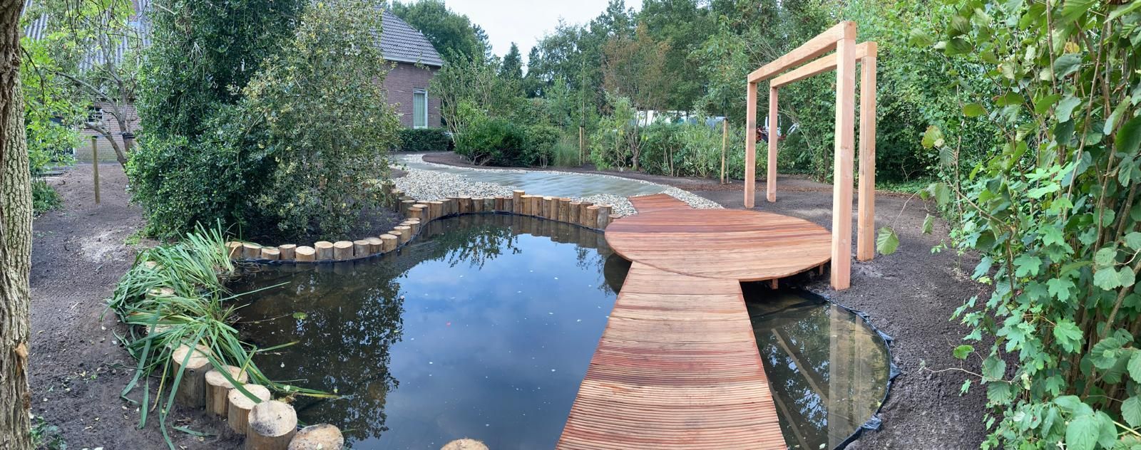 Tuinaanleg in Dedemsvaart met folie vijver