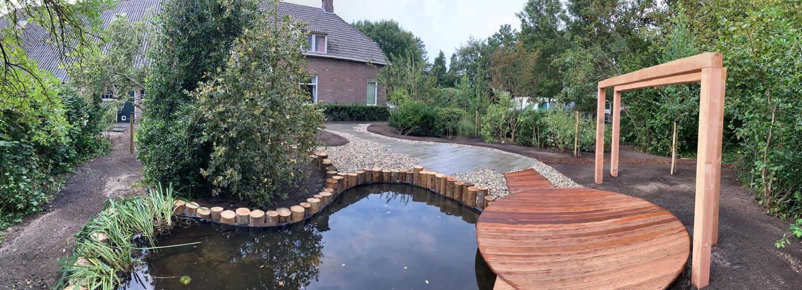 Tuinaanleg in Dedemsvaart met folie vijver