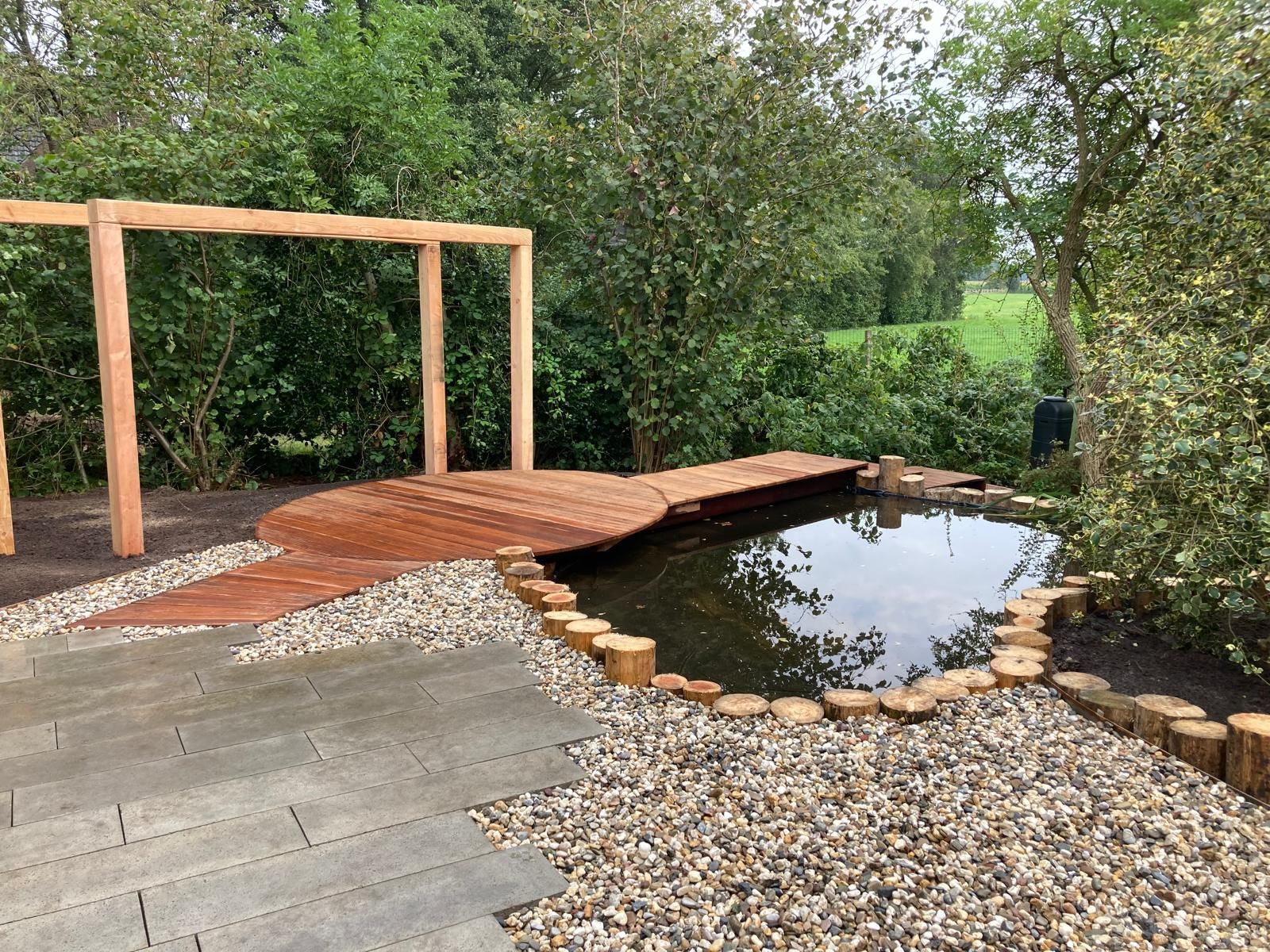 Tuinaanleg in Dedemsvaart met folie vijver