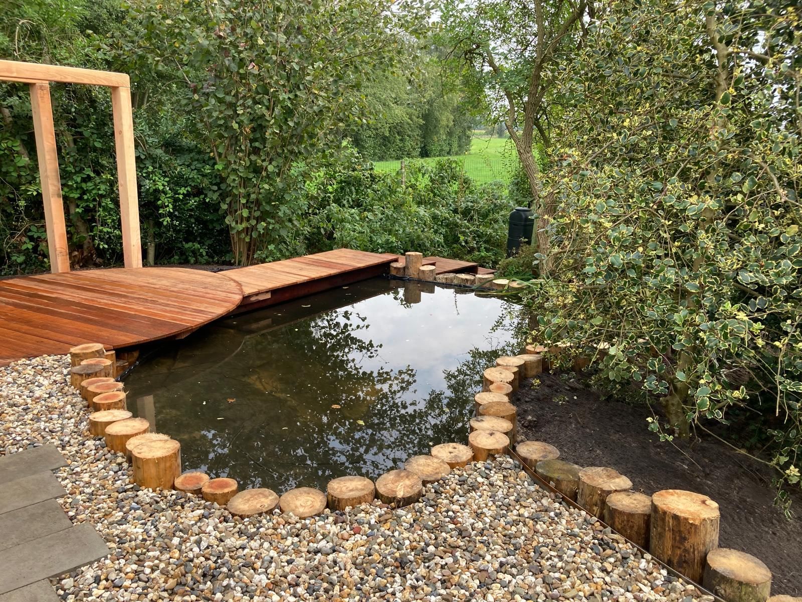 Tuinaanleg in Dedemsvaart met folie vijver