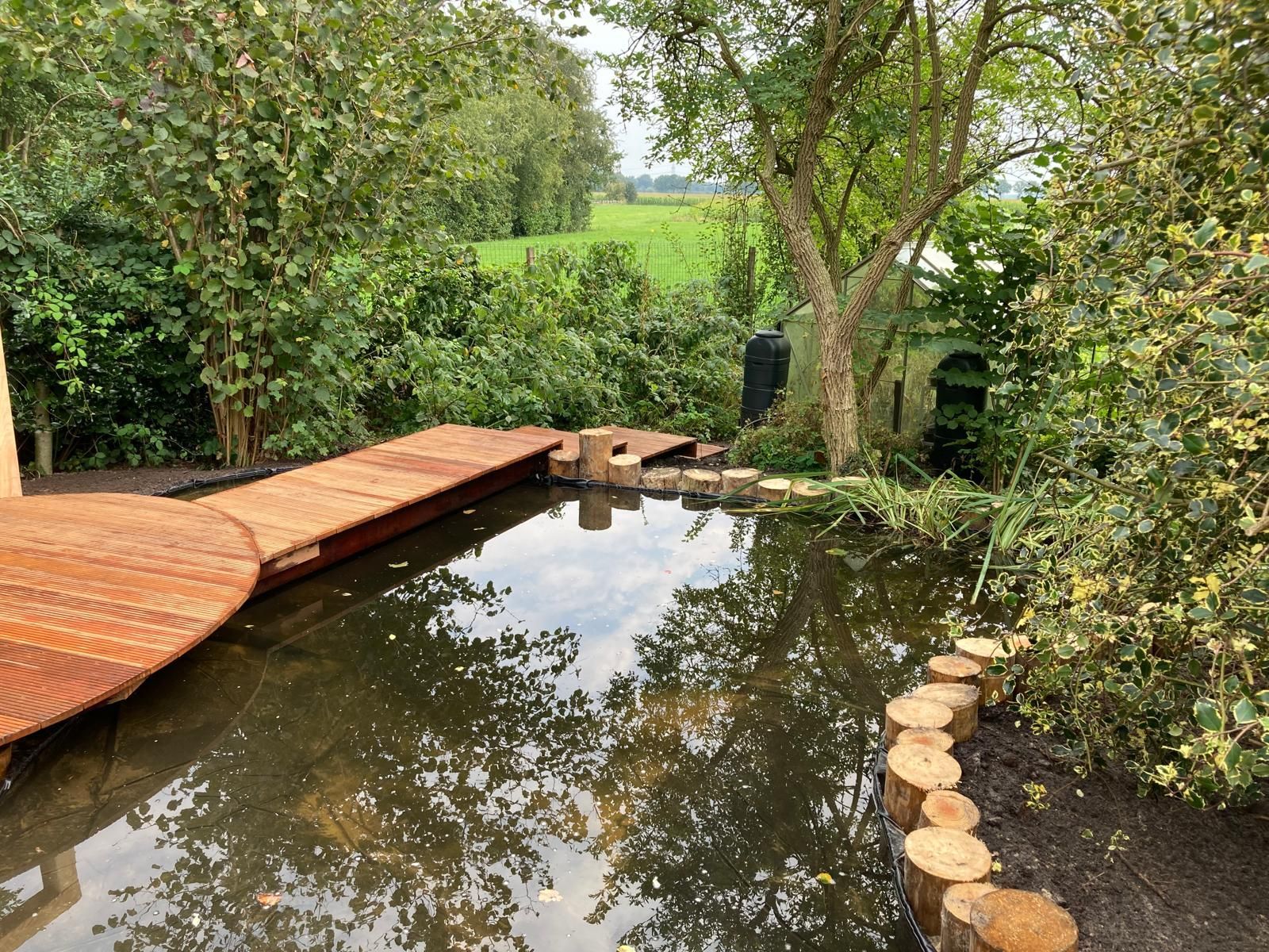 Tuinaanleg in Dedemsvaart met folie vijver