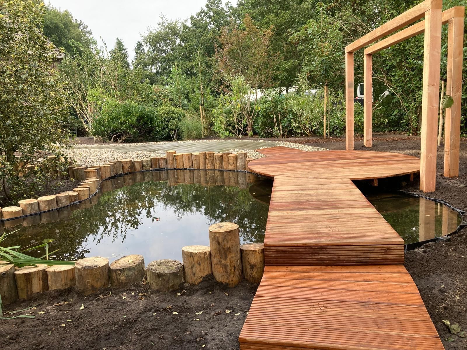 Tuinaanleg in Dedemsvaart met folie vijver