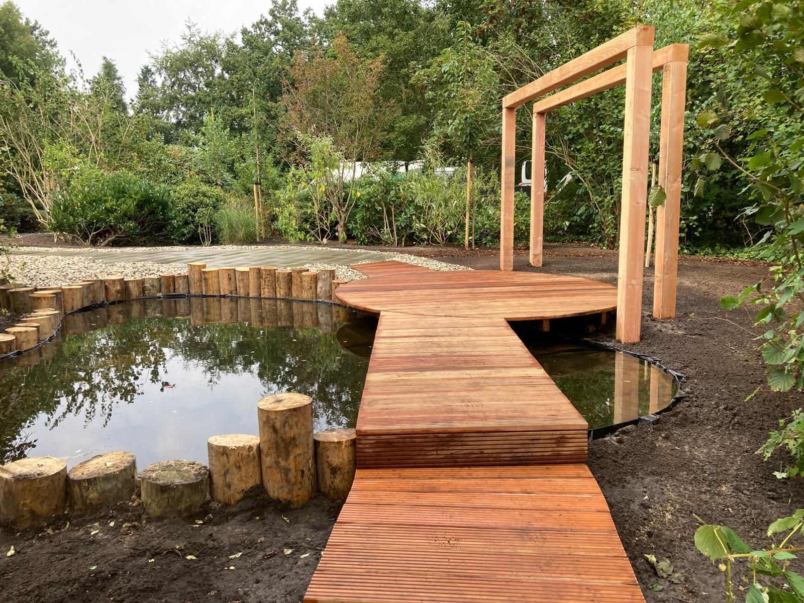 Tuinaanleg in Dedemsvaart met folie vijver