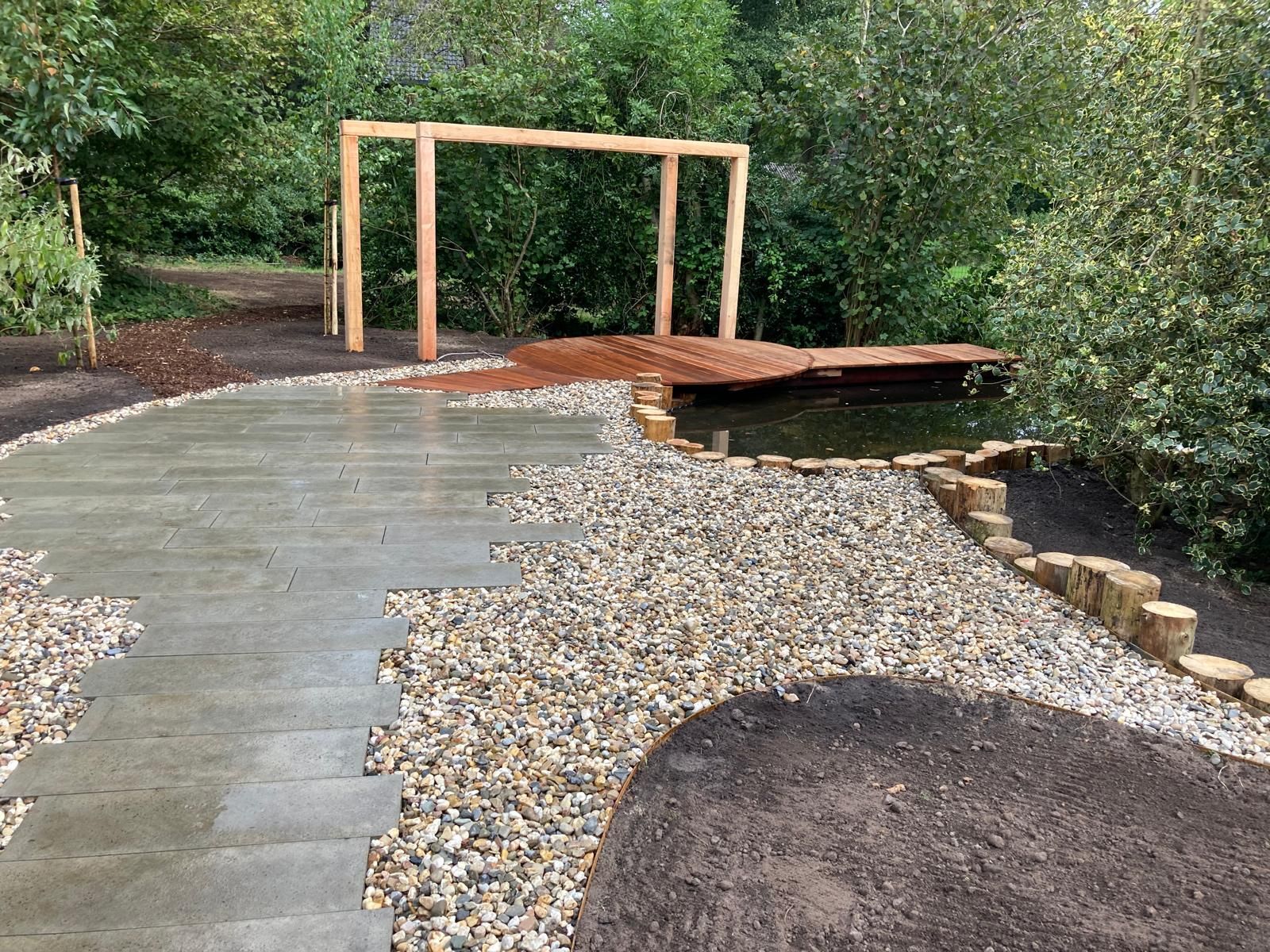 Tuinaanleg in Dedemsvaart met folie vijver