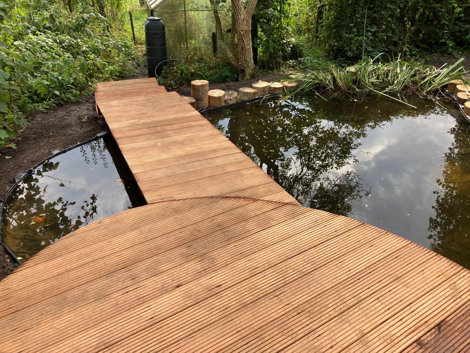 Tuinaanleg in Dedemsvaart met folie vijver