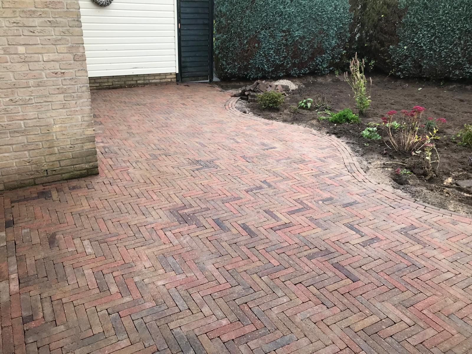 Bestrating met betonwalen