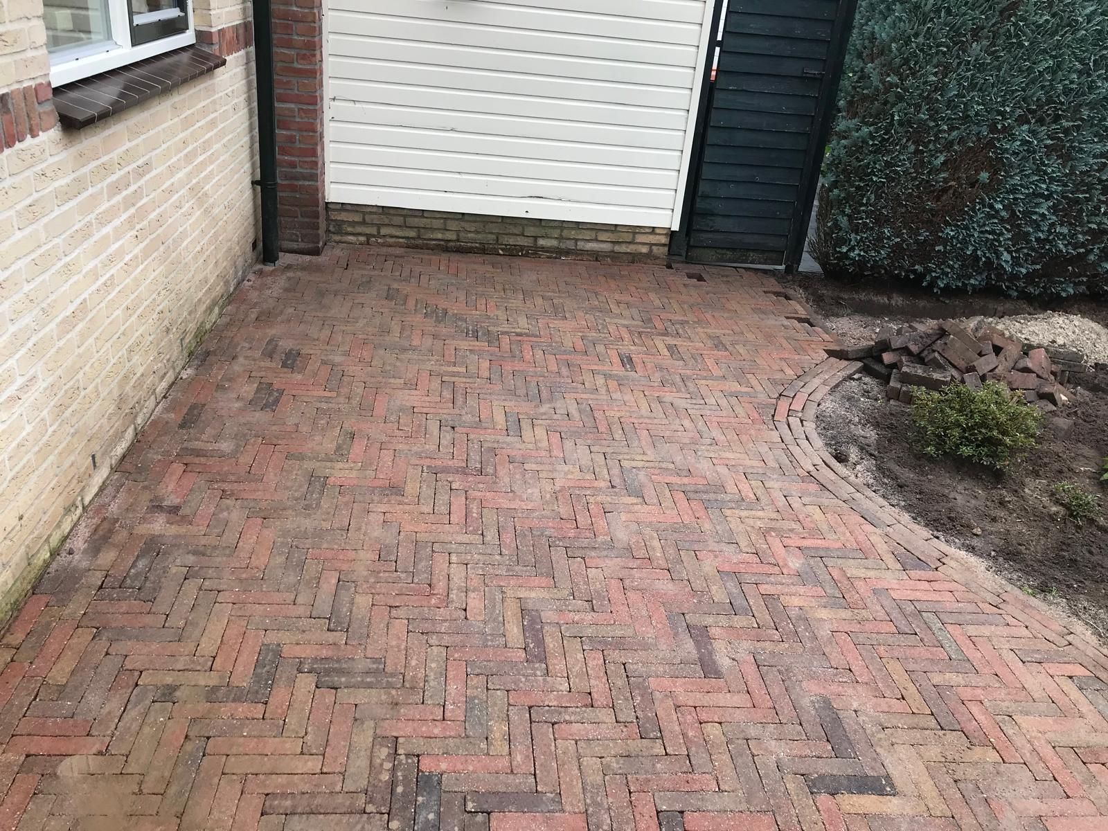 Bestrating met betonwalen