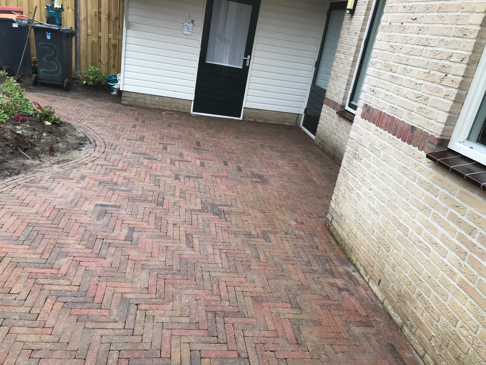 Bestrating met betonwalen