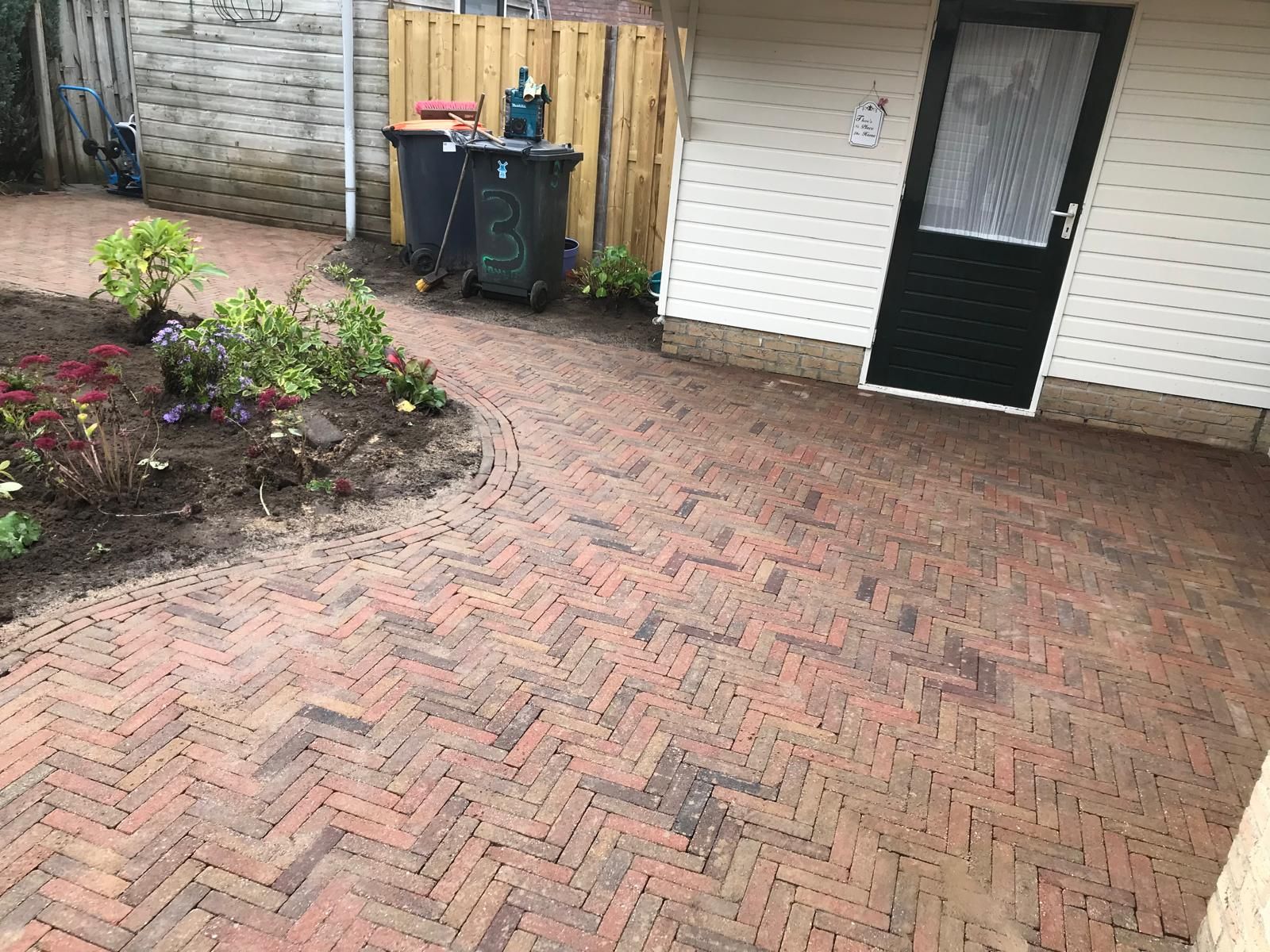 Bestrating met betonwalen