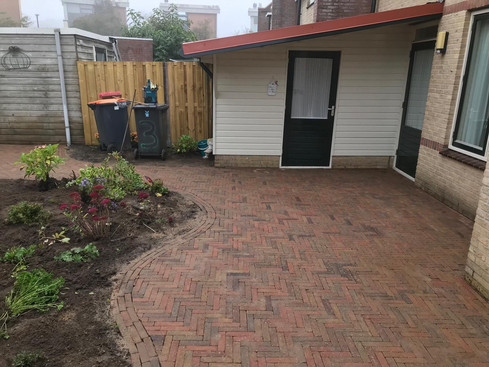 Bestrating met betonwalen