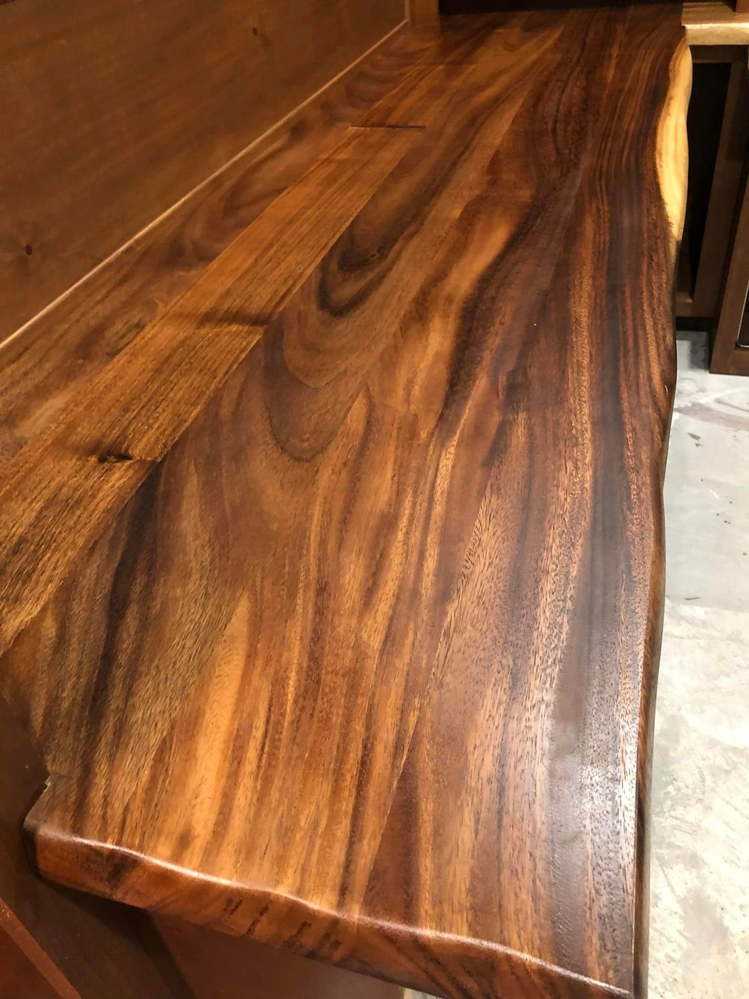 A Wooden Tabletop - San Diego, CA - Acadia Design & Construction