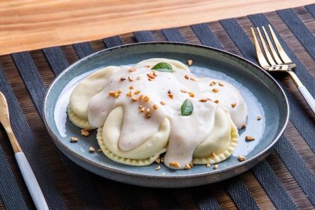 Sorrentino de Brie com Damasco ao Molho Bechamel