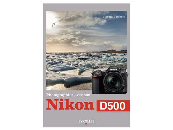 Un appareil photo Nikon D500 est sur la couverture d'un livre