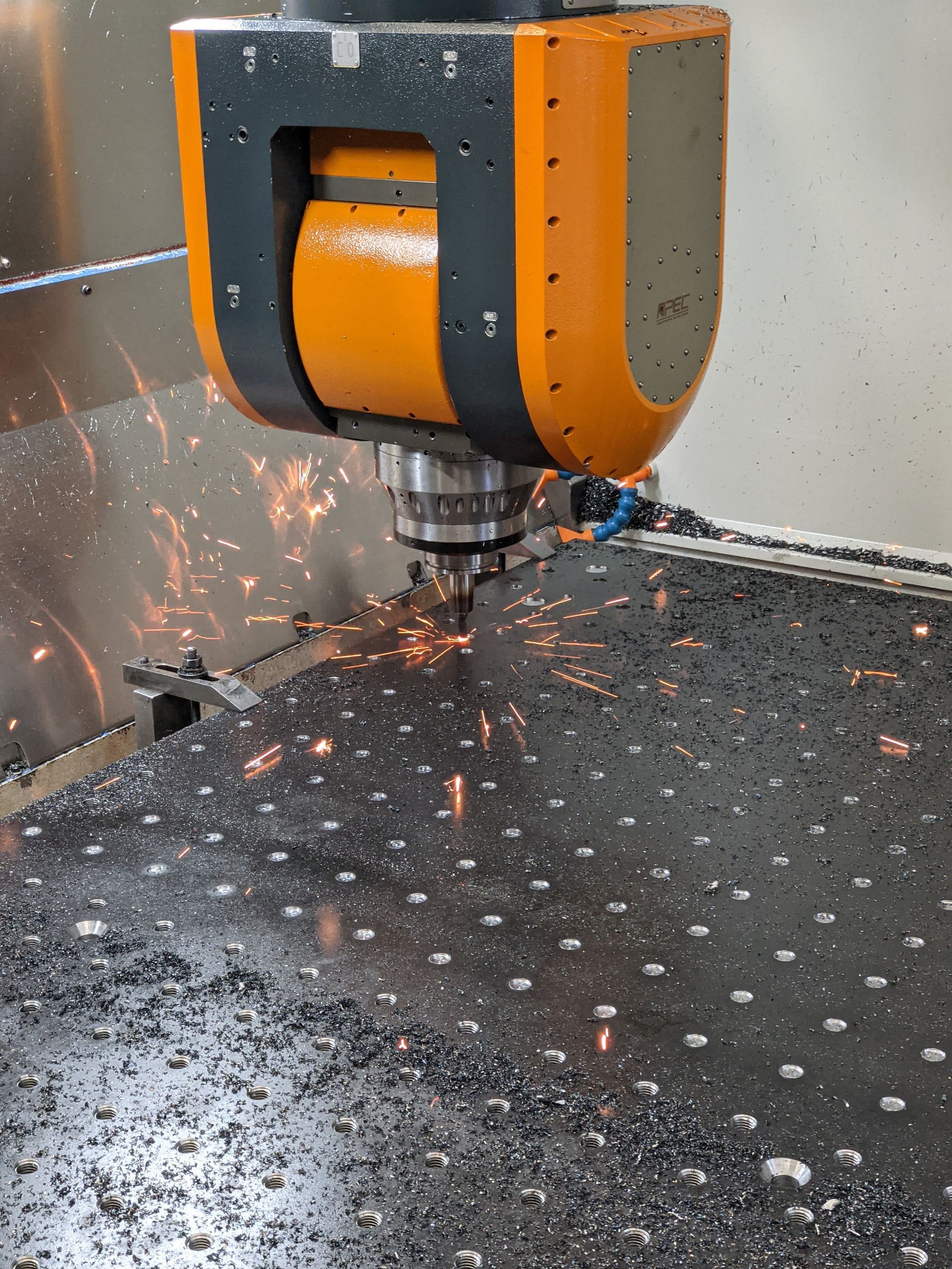 Une machine sur laquelle est inscrite la lettre u