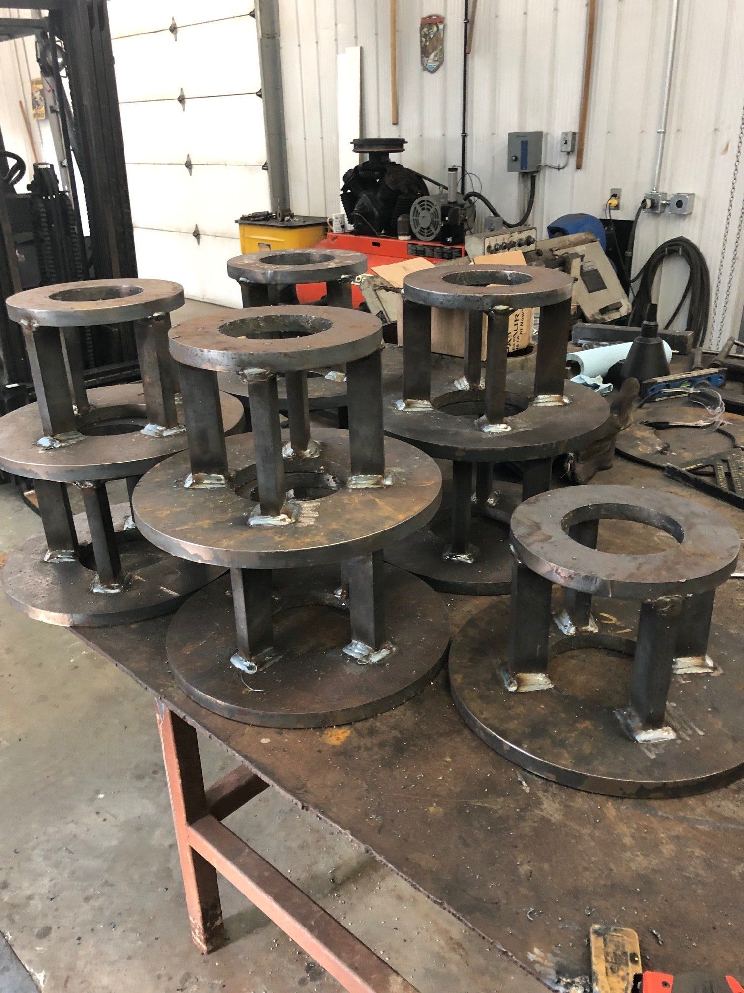 A bunch of metal pieces are sitting on top of a table.