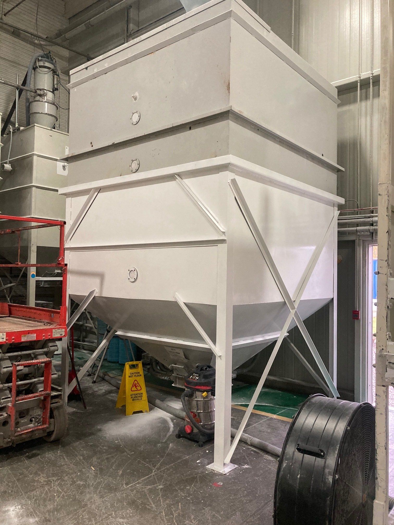 A large white tank is sitting in a room