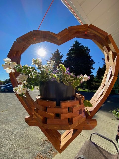story-pines-inn-hanging-heart-planter