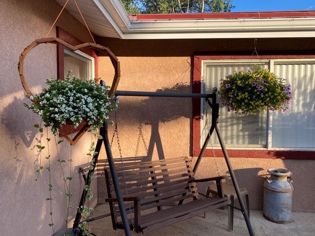 story-pines-inn-porch-swing