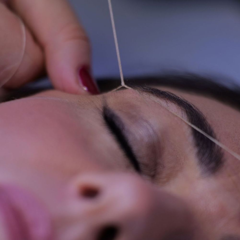 epilazione con filo arabo