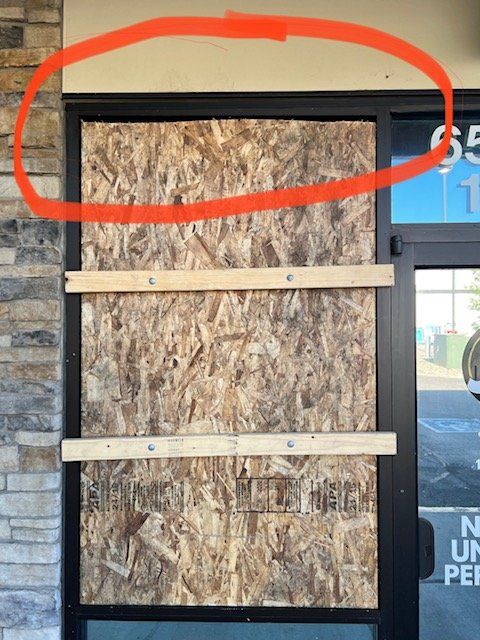 A building with a sign that says $ 5 on it