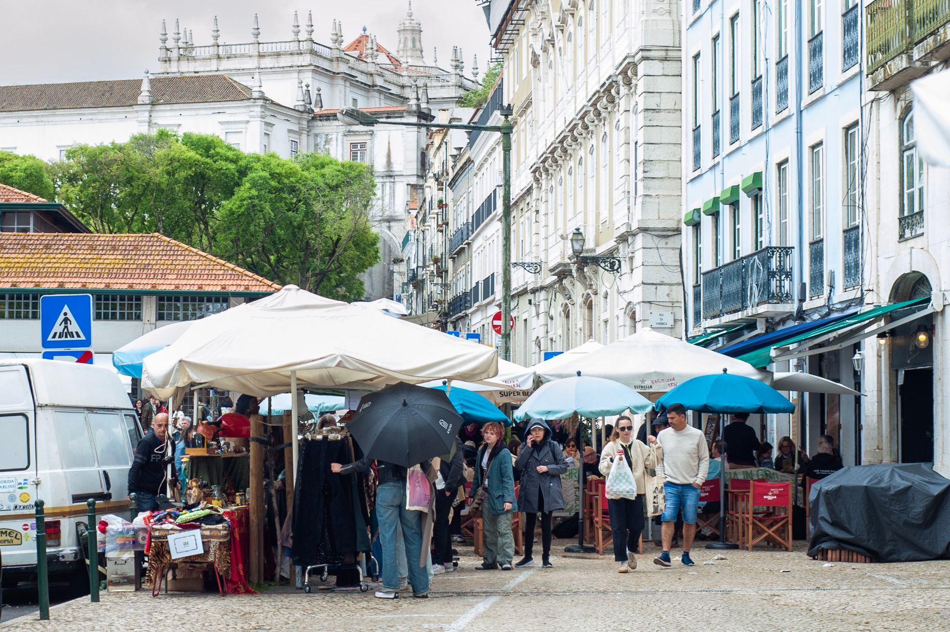 Discover the charm of Lisbon's rainy days with our guide!
