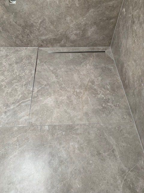 Carrelage gris coin de pièce