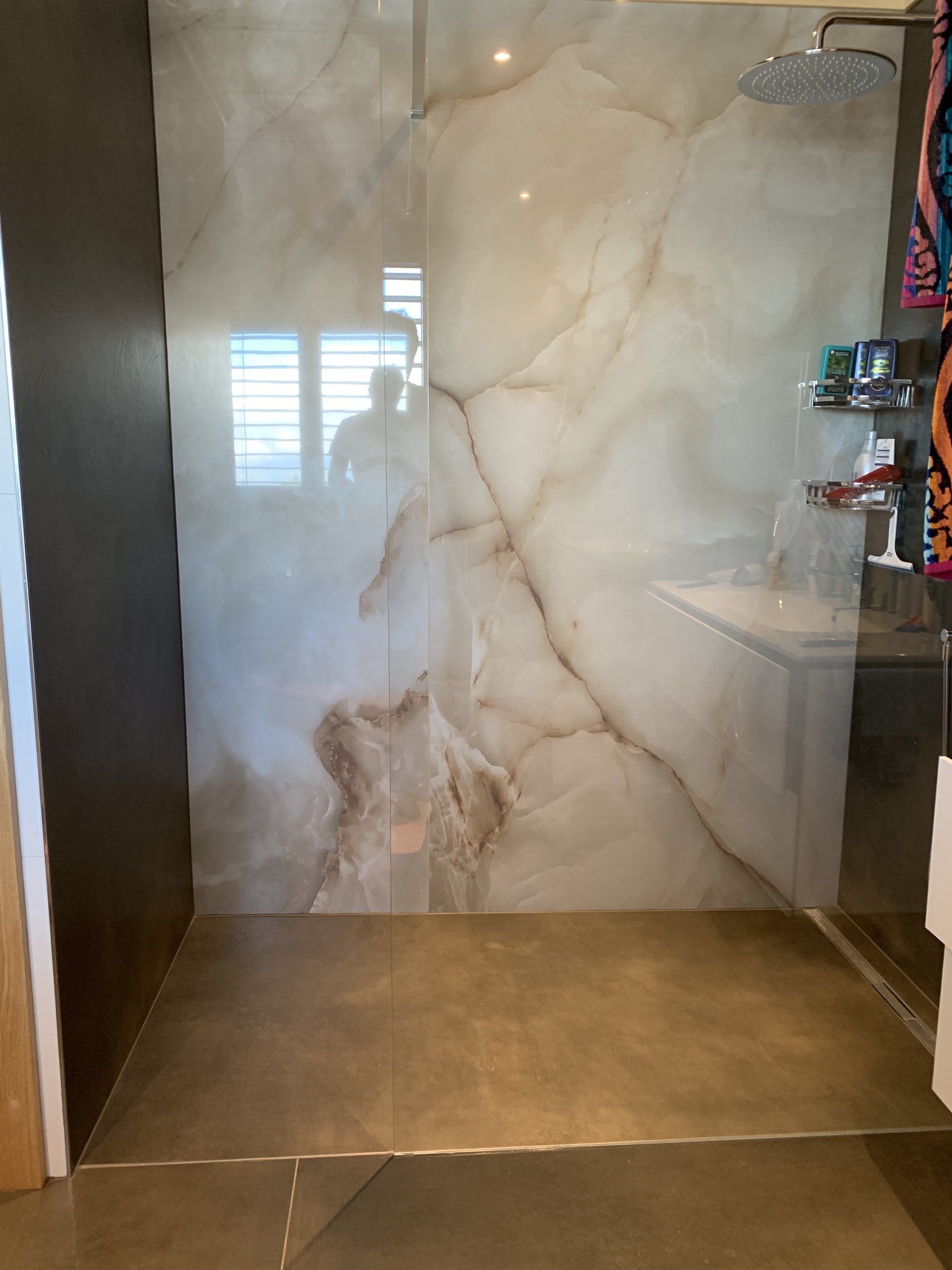 salle de douche en marbre