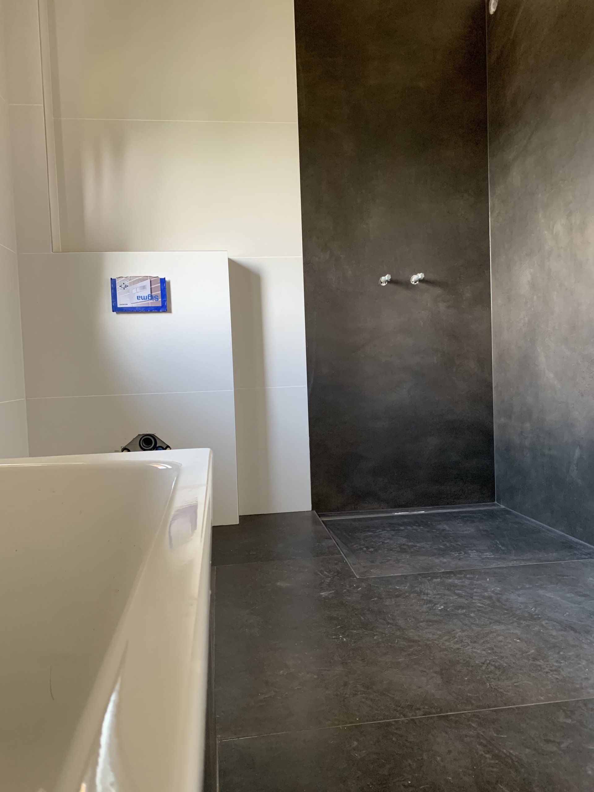salle de bain finie avec carrelage