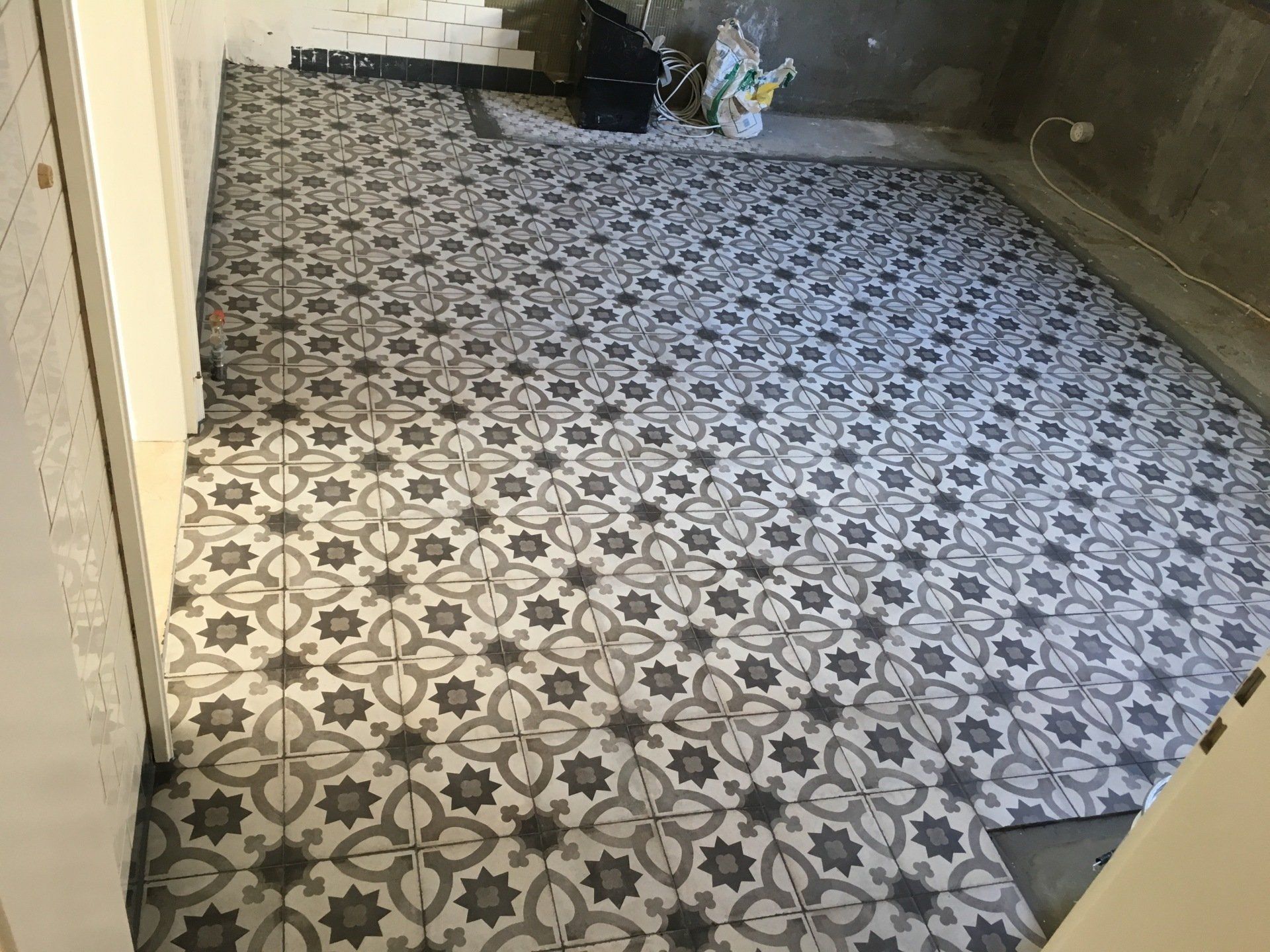 carrelage à motif floraux