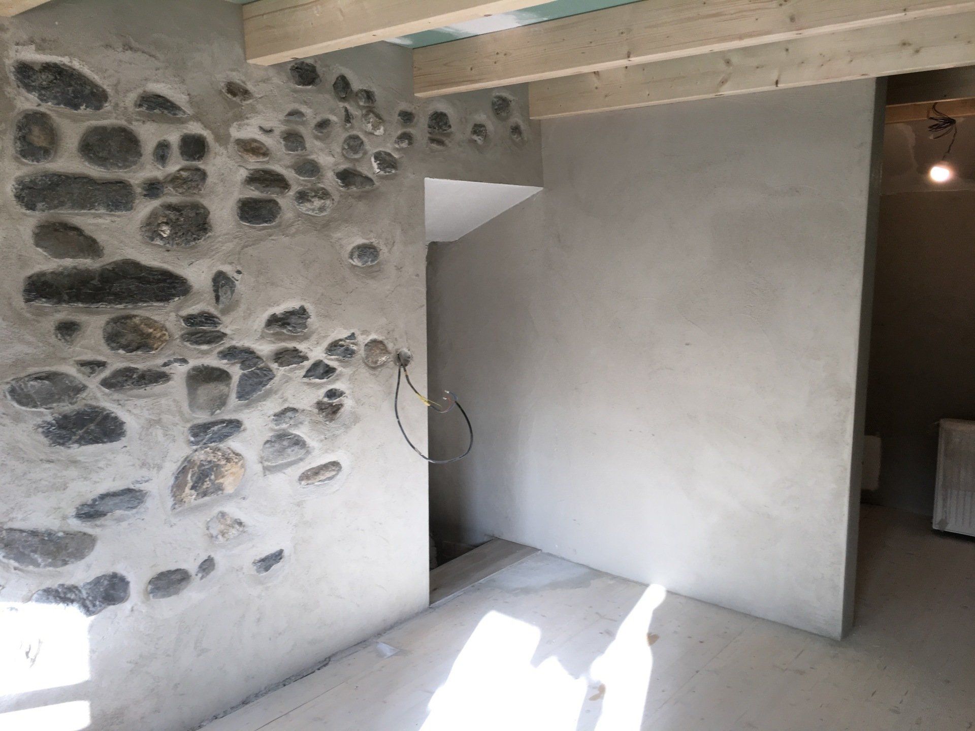 mur de pierres enfouies